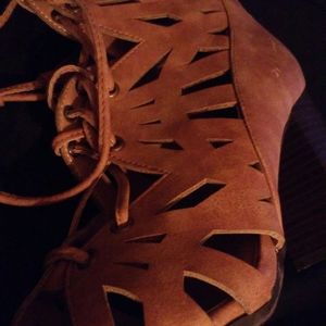 2 Lips Too Womens Shoes